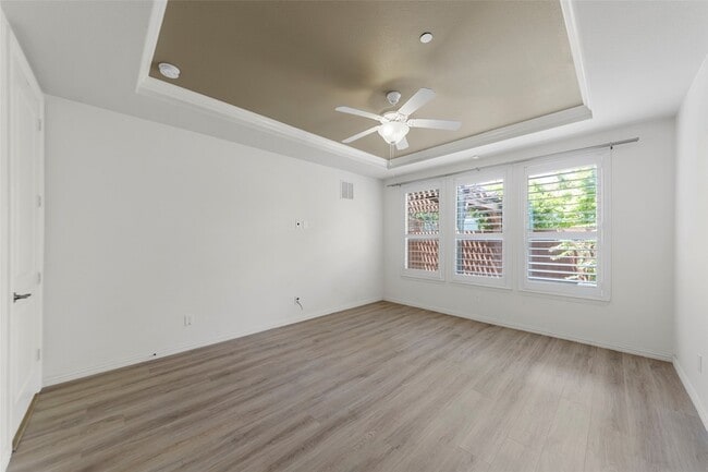 Building Photo - 4829 Bayview Dr