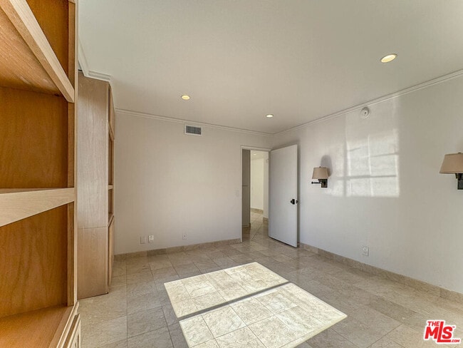 Building Photo - 10751 Wilshire Blvd