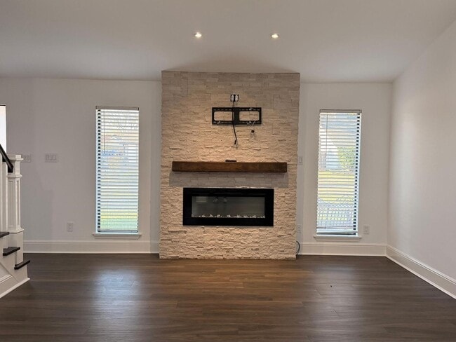 Building Photo - 3815 Redwood Falls Dr