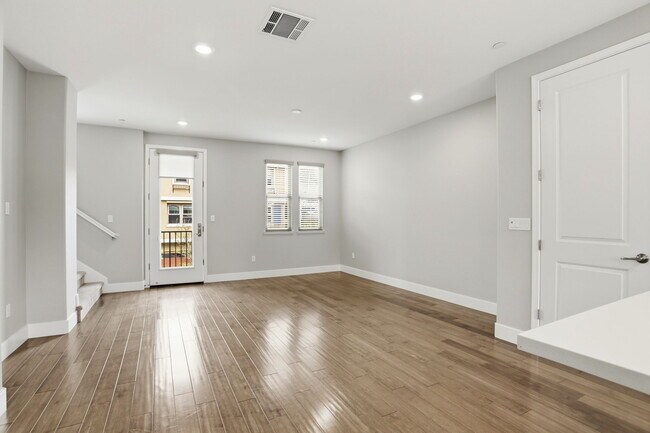 Building Photo - 621 Cinnamon Cir