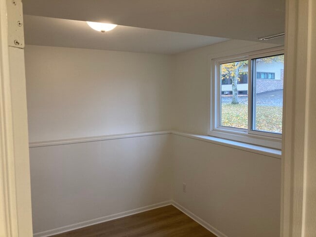 Building Photo - 431 N Thompson Rd