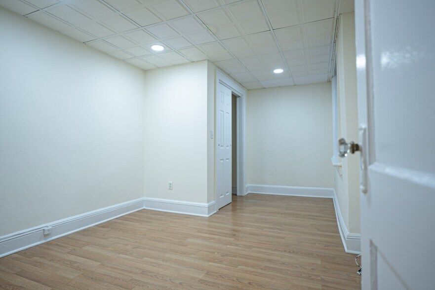 Building Photo - 218 Broad Ave