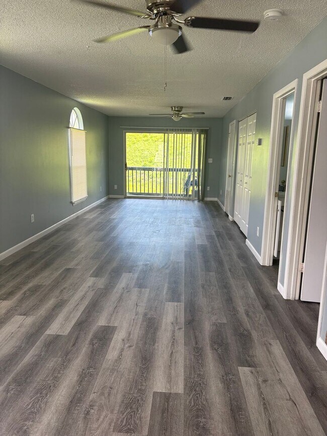 Building Photo - 313 Dirksen Dr