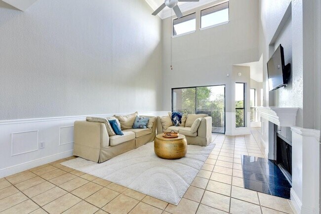 Building Photo - 4711 Spicewood Springs Rd