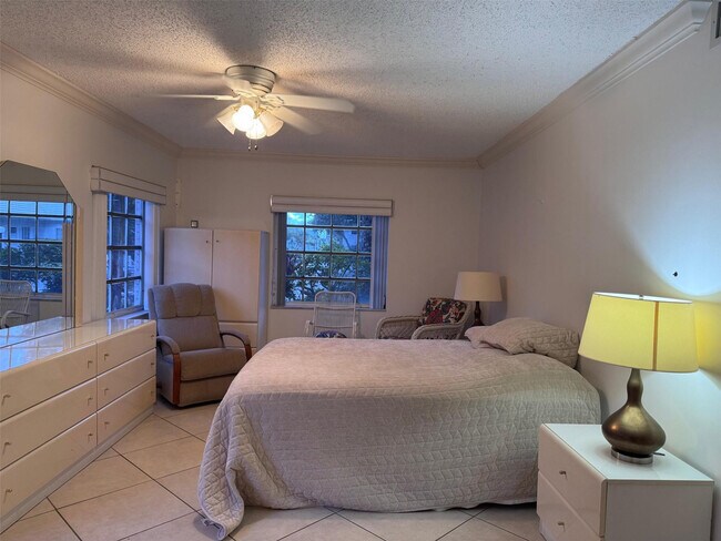 Building Photo - 6435 Bay Club Dr