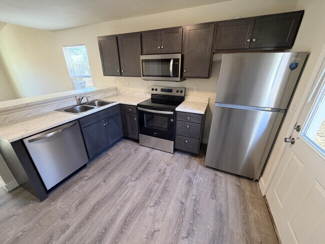 Building Photo - 1709 Hanover Blvd