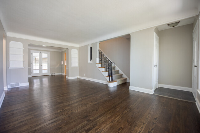Building Photo - 5976 Hodgman Dr