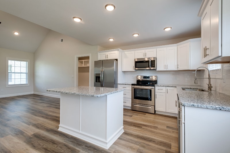 Building Photo - 644 S Tunnel Rd