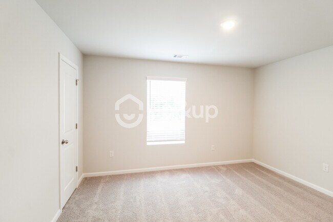 Building Photo - Fantastic 4bd/2.5ba home! Coming soon!