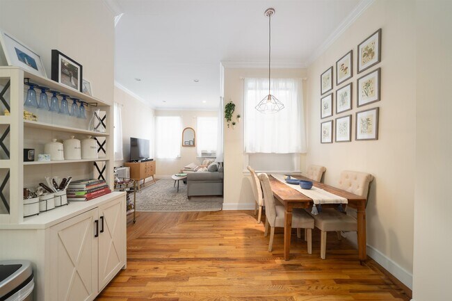 Primary Photo - 264 9th St