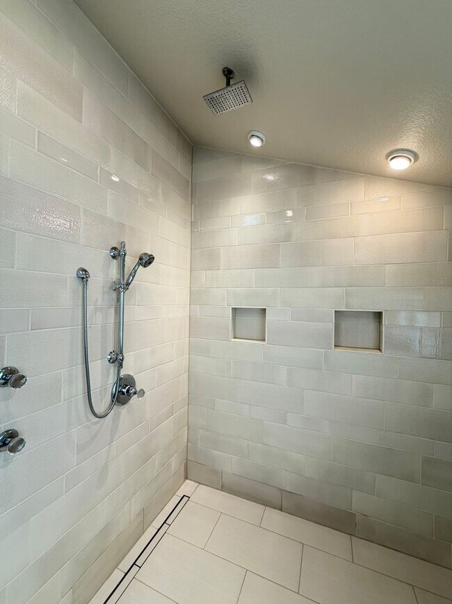 Building Photo - Gorgeous Custom Home In the Uplands Neighborhood. 4bd plus office. 2944sf.