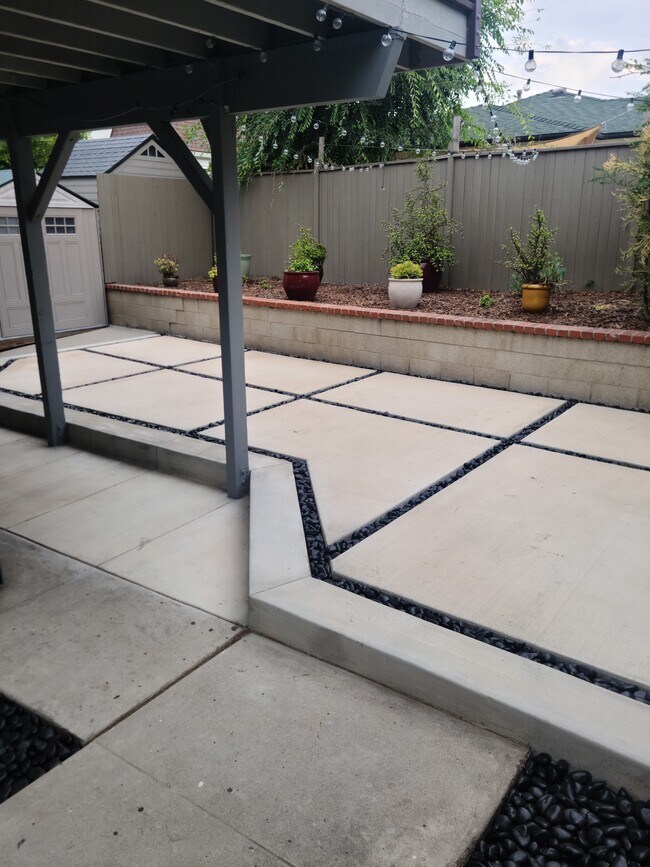 Building Photo - 734 Ashland Ave