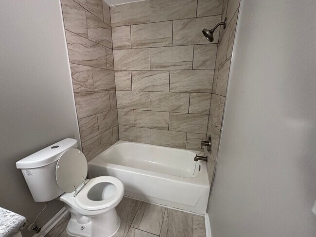 Building Photo - 3930 Chelsea Hill Dr