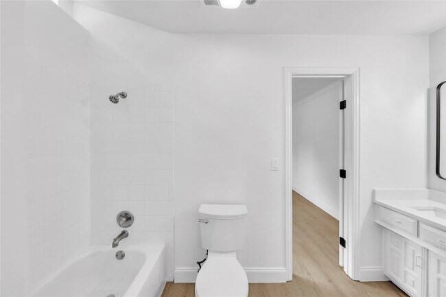 Building Photo - 13826 Wooded Creek Ct