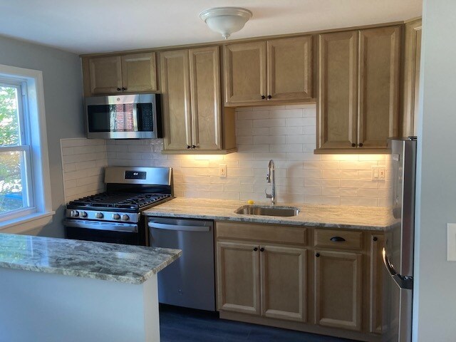 Building Photo - 55 Manor Dr