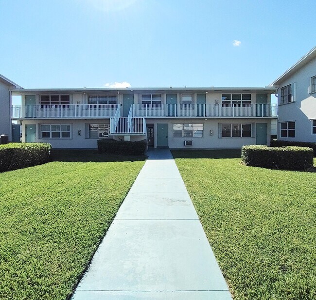 Building Photo - 740 Horizon W