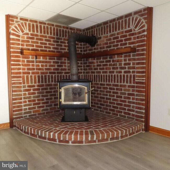 Building Photo - 14109 Buchanan Trail W