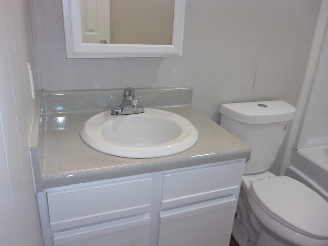 Building Photo - 1823 India Hook Rd