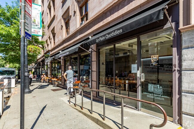 Building Photo - 10 5th Avenue