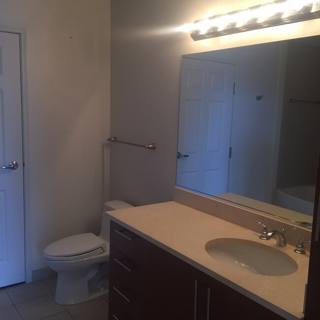 Building Photo - Highly Upgraded 2 BR Condo at Allure!