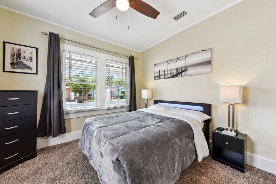 Building Photo - 517 W 18th St