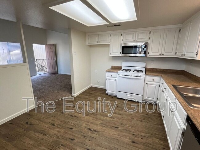 Building Photo - 3926 W Meadow Ave