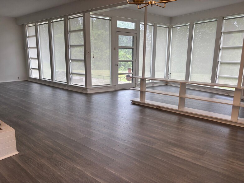 Building Photo - 1322 Knollwood Dr
