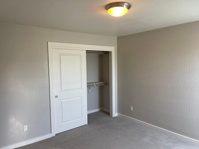 Building Photo - 1668 Bull Lea Dr SE