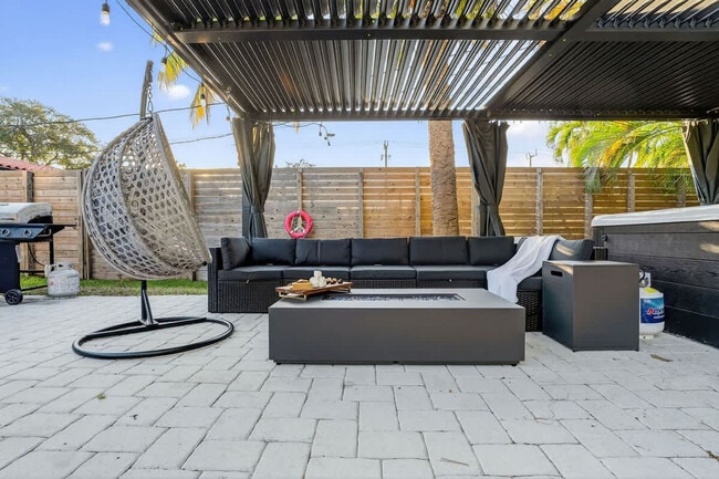 Building Photo - 2423 NE 202nd St