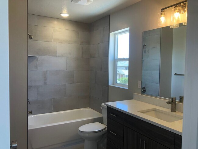 Building Photo - Reduced Rent Modern 3 Bedroom Home for Rent