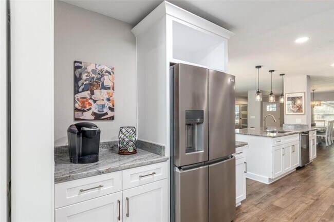 Building Photo - 4530 SE 14th St