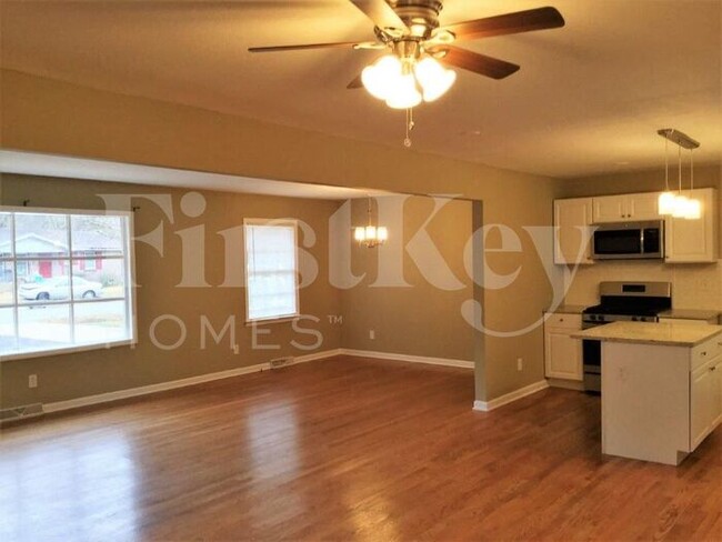 Building Photo - 2080 Bishop Dr