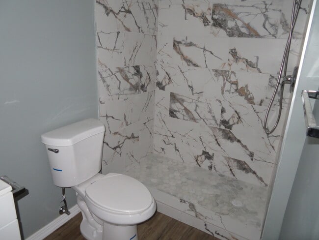 Building Photo - 135 Lake Carol Dr