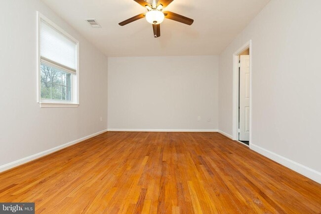 Building Photo - 9004 Roundleaf Way