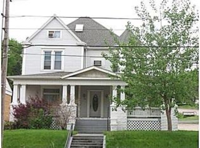 Primary Photo - Mansion on the Hill