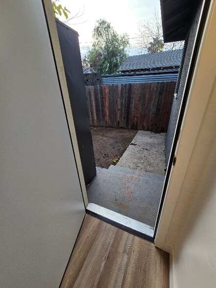 Building Photo - 1608 E Yale Ave