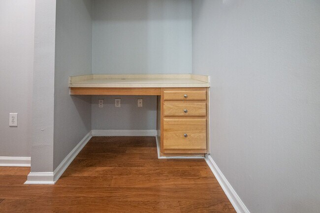 Building Photo - Available for Immediate Move in!  Gorgeous 2 Bedroom Condo with Garage on the 1st Floor!