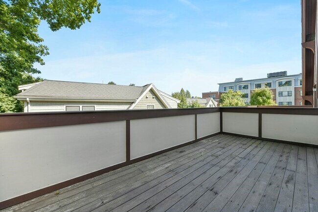 Building Photo - 201 Freeman St