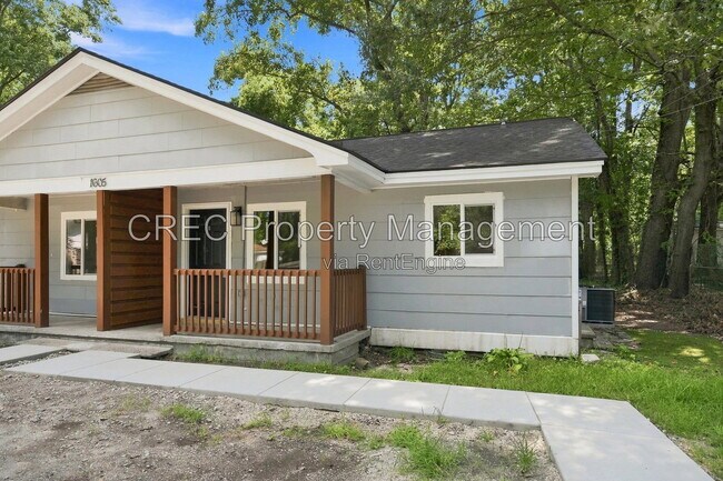 Building Photo - 1605 Pineview Rd