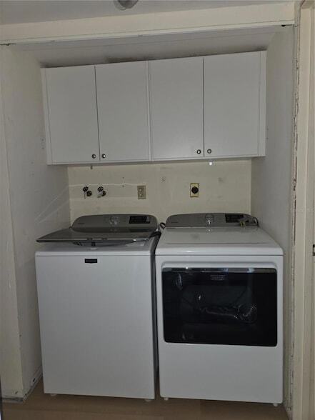 Building Photo - 103 1st St E