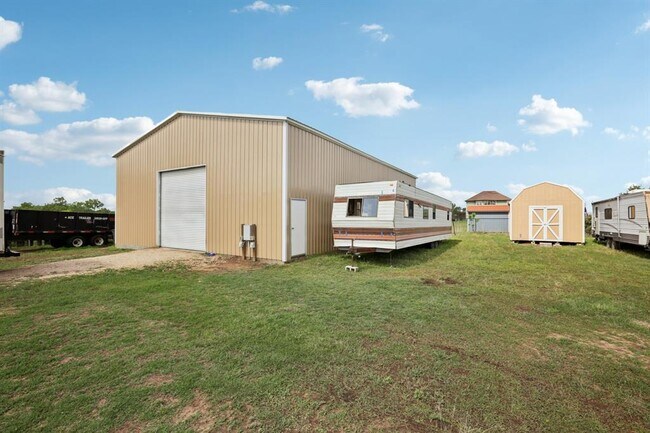 Building Photo - 132 Brittany Ln