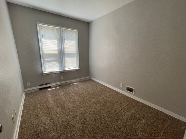 Building Photo - 458 3rd St NE