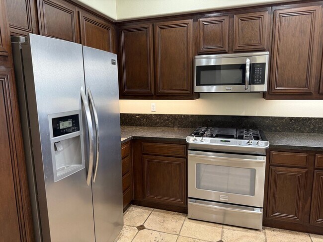 Building Photo - Beautiful Camarillo Townhome