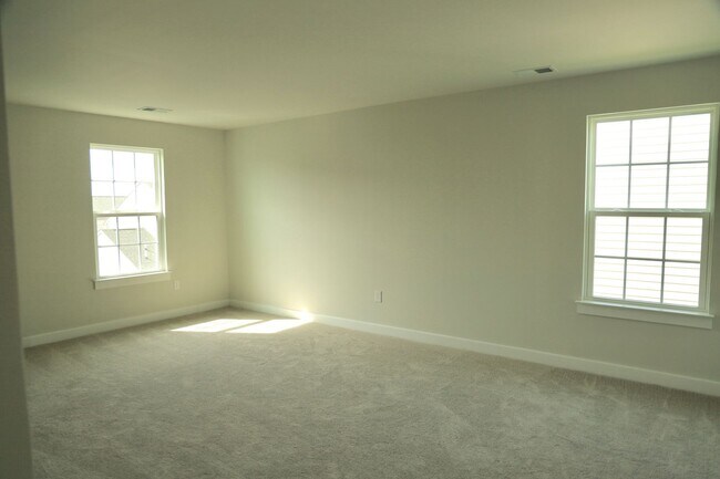 Building Photo - 1331 Darling Dr