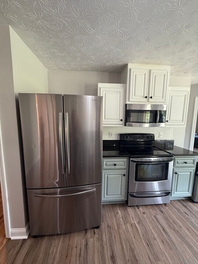 Building Photo - 3/2 1-level Phenix City home