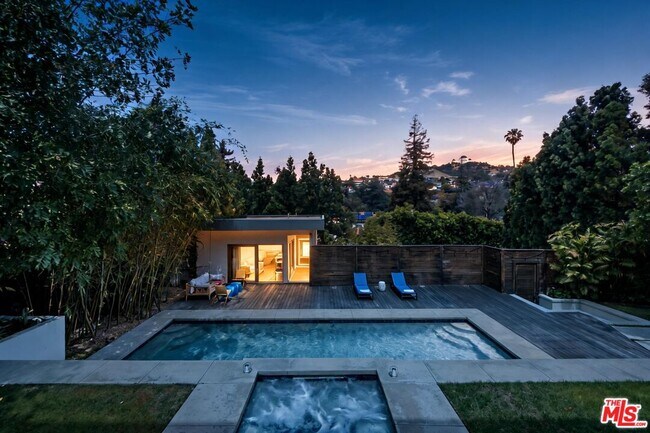 Building Photo - 2035 De Mille Dr