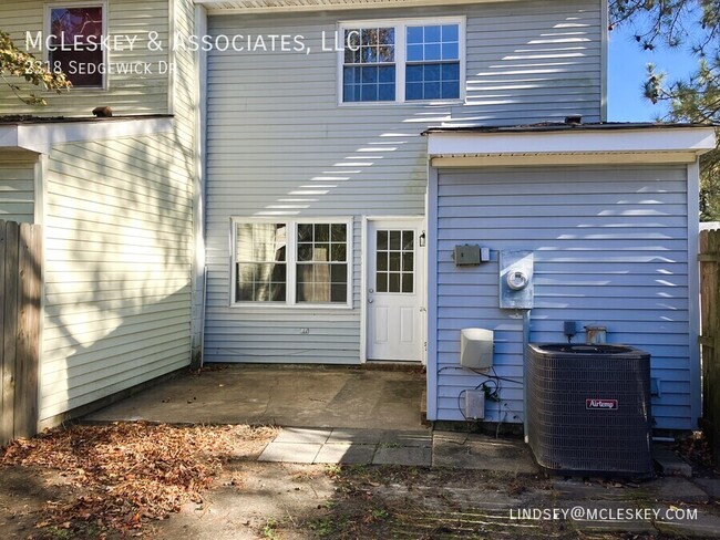 Building Photo - 2318 Sedgewick Dr