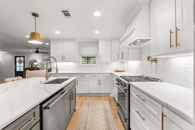 Building Photo - 1628 Pine Valley Rd