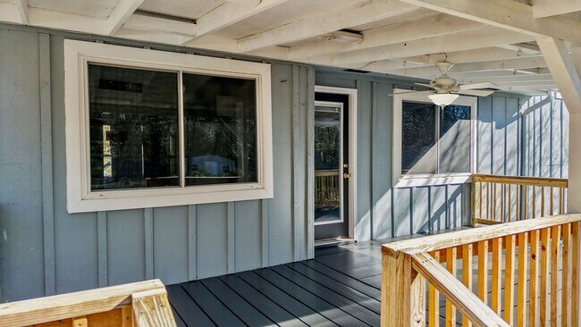 Building Photo - 908 Ryecroft Rd