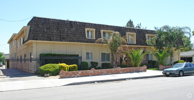 Primary Photo - 24884 Walnut St